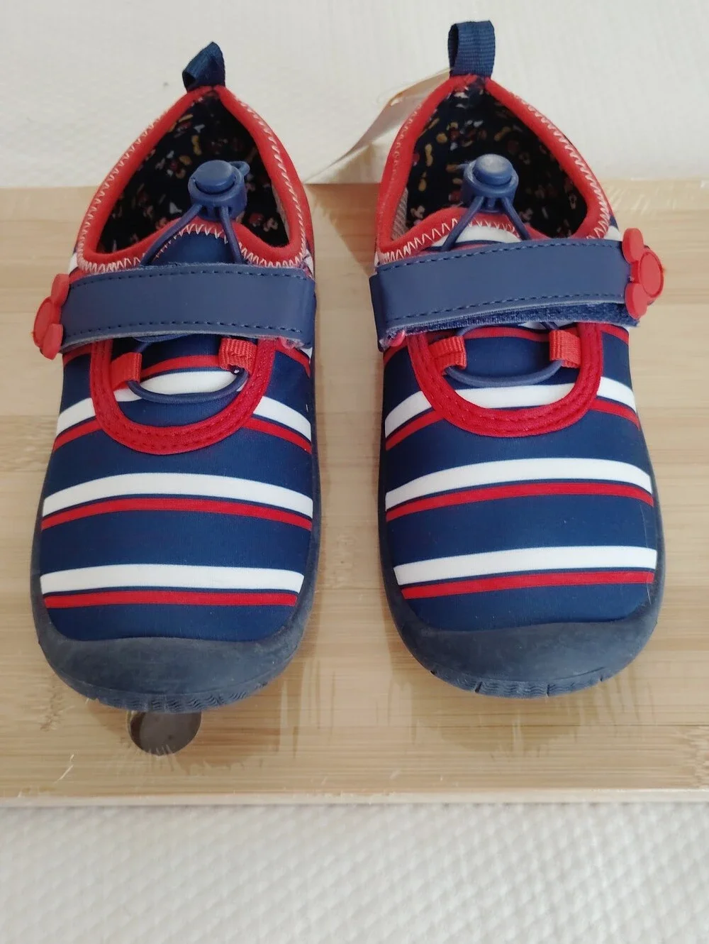 BOYS SIZE 11/12 DISNEY JUNIOR MICKEY MOUSE WATER SHOES